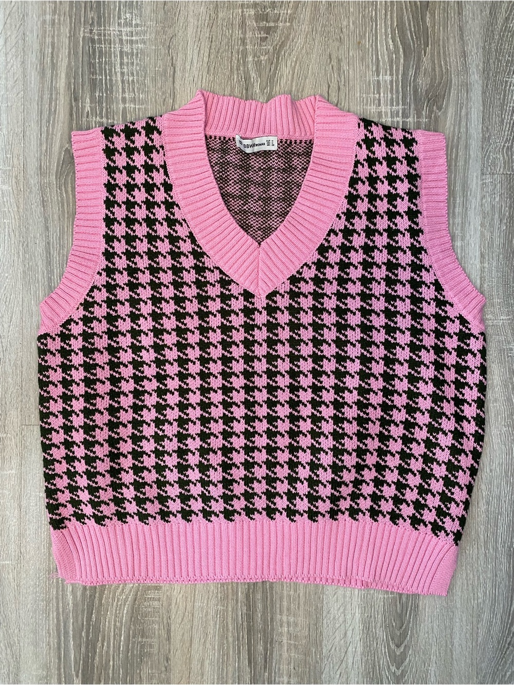 BBWM Woman Pink & Black Houndstooth V-Neck Sweater Vest - Unbranded